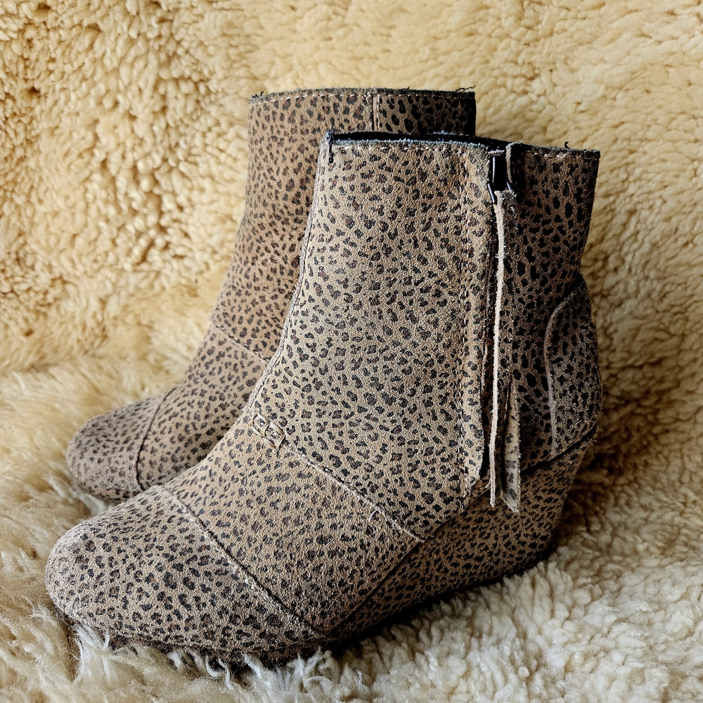 Toms brand SUEDE leather Leopard Print Ankle Boots, Size 8